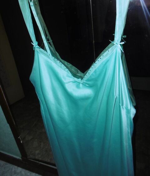 Nuisette satin Turquoise à bretelles 18 Villars-les-Dombes (01)