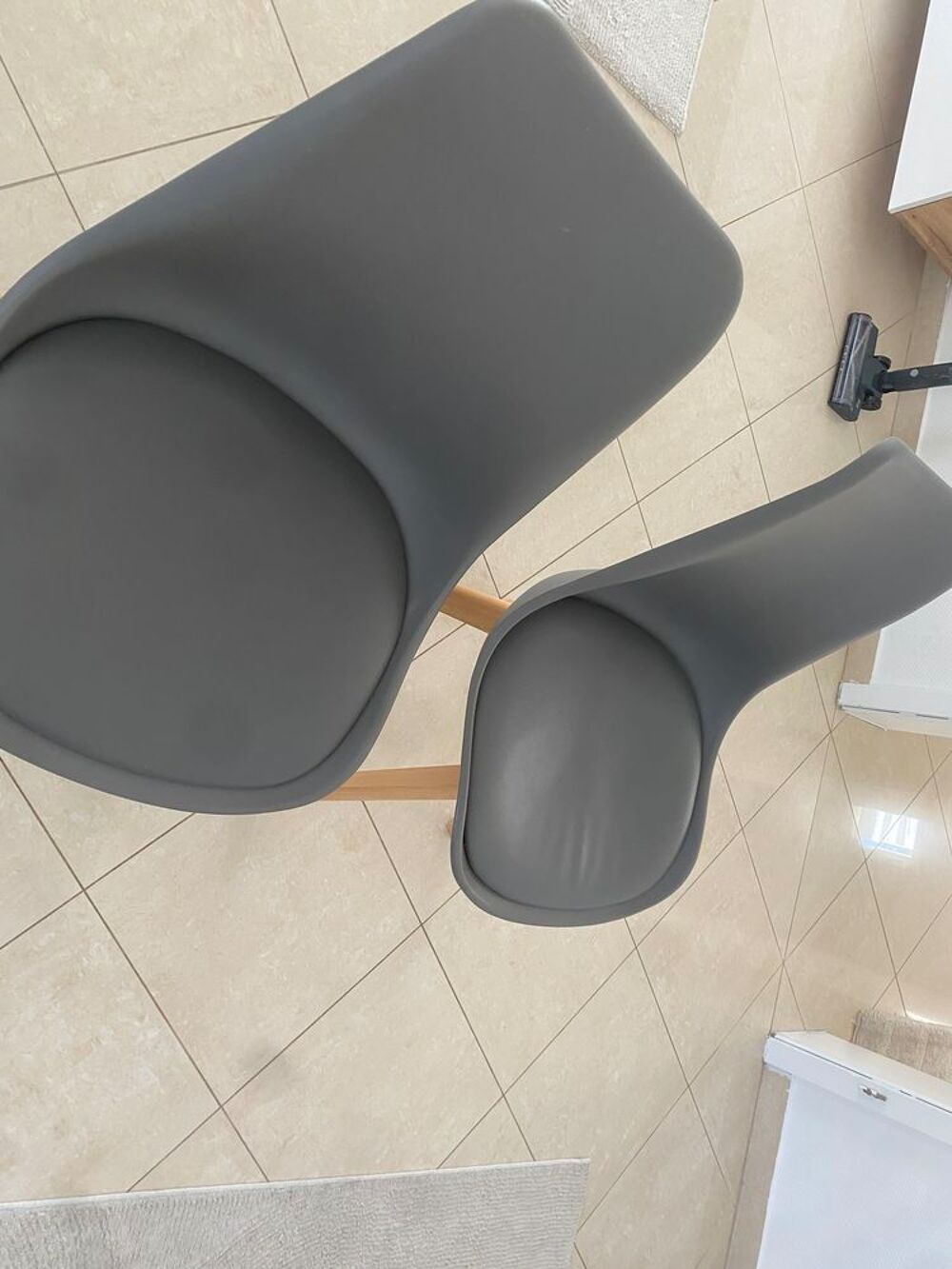 Table salle &agrave; manger et chaises Meubles
