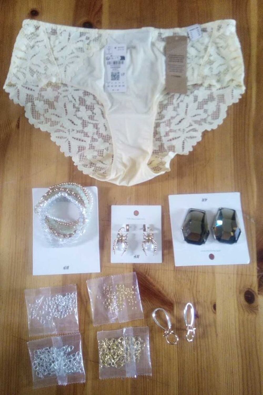 Bijoux H&amp;M neuf jamais port&eacute; avec culotte femme jaune neuf taille 36 ( XS) Bijoux et montres