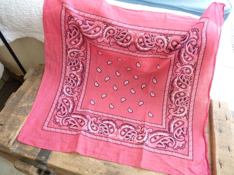 accessoire  mode femme rose TBE Gmo foulard 2 Brienne-le-Chteau (10)