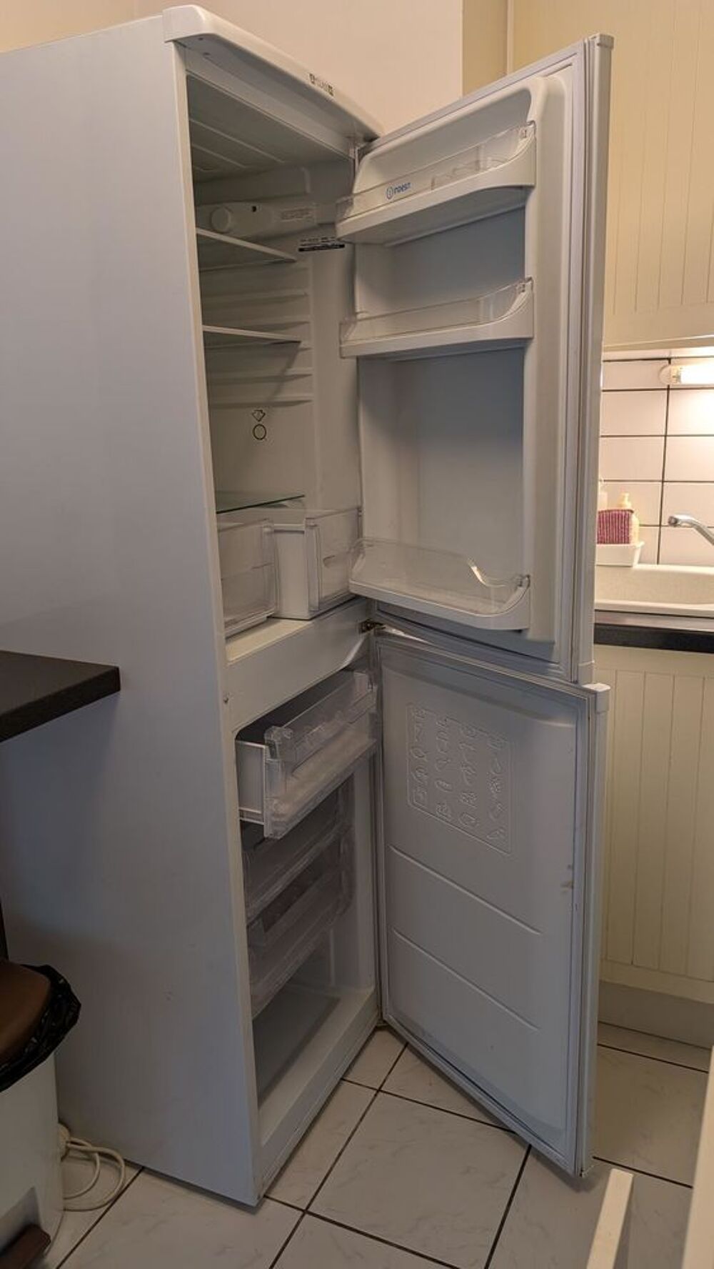 Frigo-Cong&eacute;lateur (Ind&eacute;sit Classe A+) Electroménager