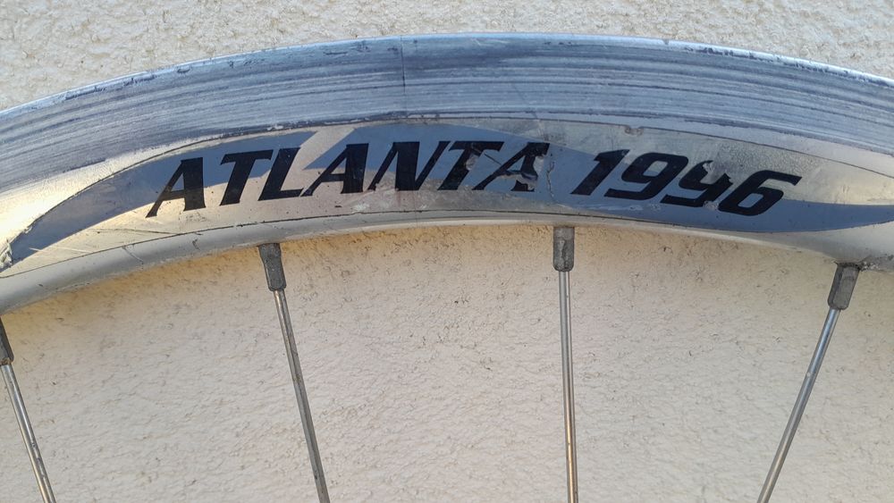 roue arriere 700 ''atlanta 1996'' Vélos