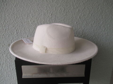 chapeaux gris  ou blanc 0 Talence (33)
