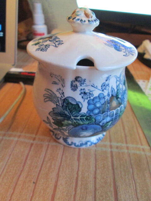Pot en faïence bleu et blanc Mason's Fruit Basket England 
10 Herblay (95)