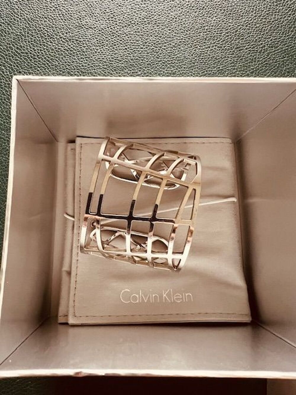 Valeur s&ucirc;re bracelet Calvin Klein en acier. Bijoux et montres