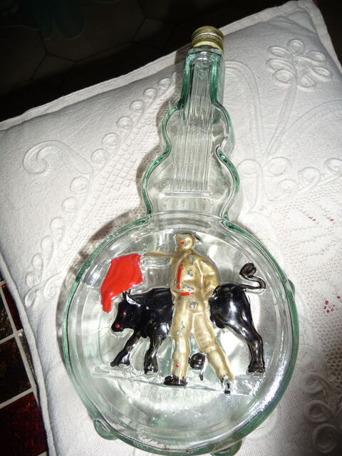 BOUTEILLE DECOREE SUR LE THEME ESPAGNOL DE LA TAURAUMACHIE 5 Beynost (01)