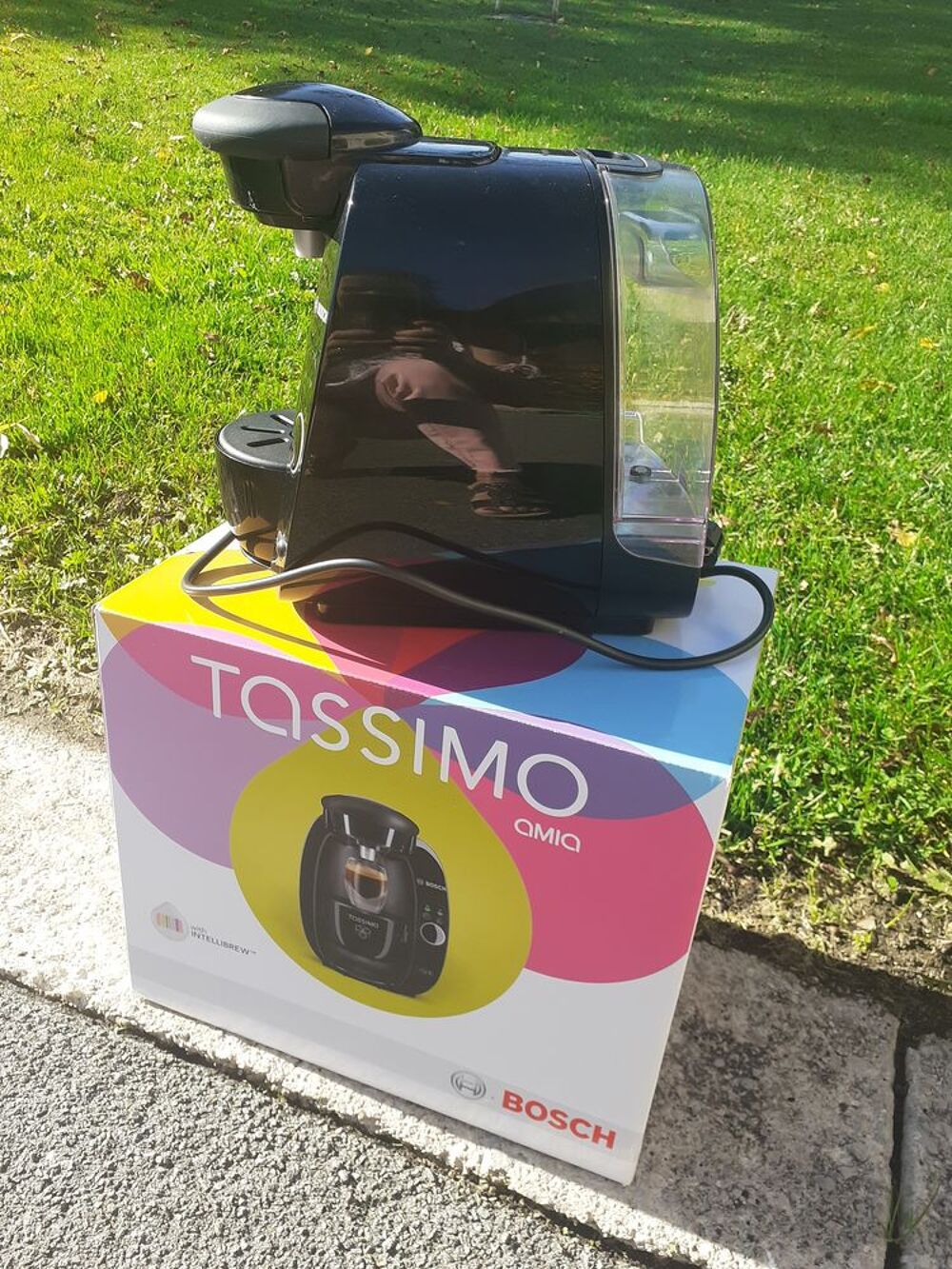 Cafeti&egrave;re Tassimo avec sa boite d'origine.
Electroménager