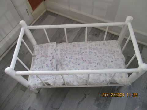 Couchage poup�e. 15 Crosne (91)