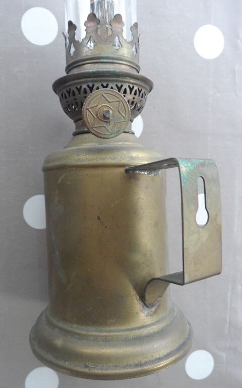 Lampe � p�trole en laiton avec le verre 38,5 Elle fonctionne 25 Castries (34)