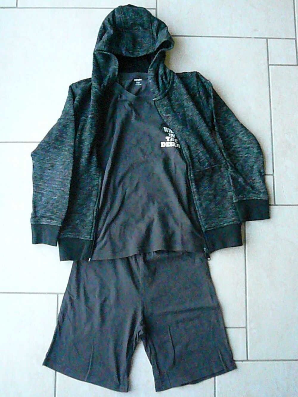 Tenue de sport 3 pi&egrave;ces 10 ans (n&deg;17) Vtements enfants