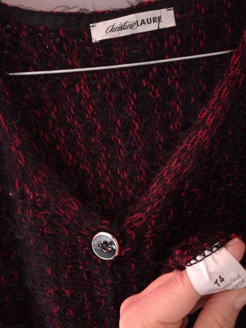 VESTE SANS MANCHE ROUGE ET NOIRE
CHRISTINE LAURE T4
Vêtements