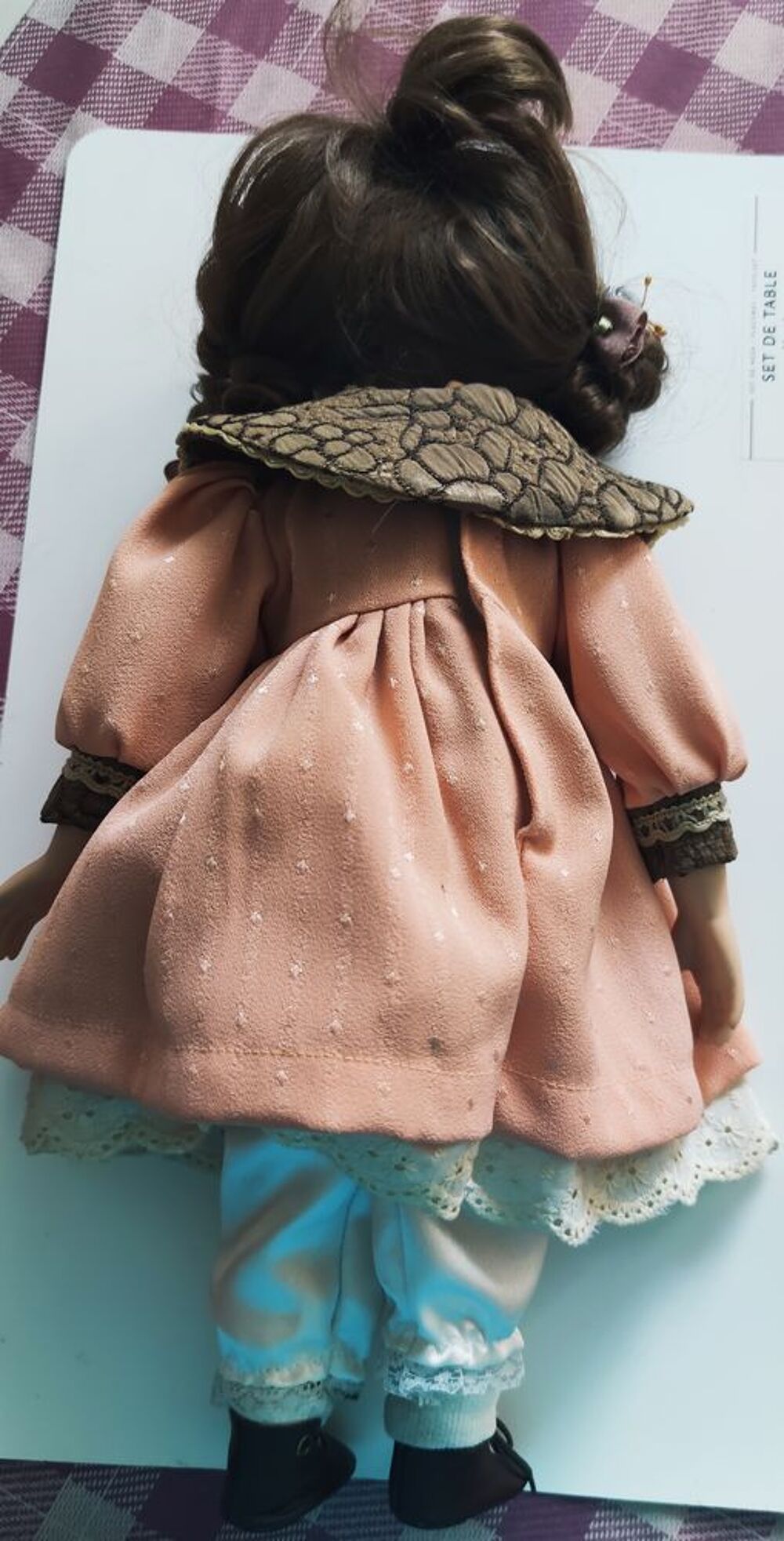 Jolie Poup&eacute;e en porcelaine
A d&eacute;battre 