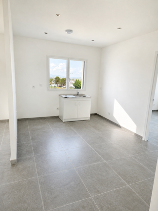  Appartement à louer 3 pièces 77 m²