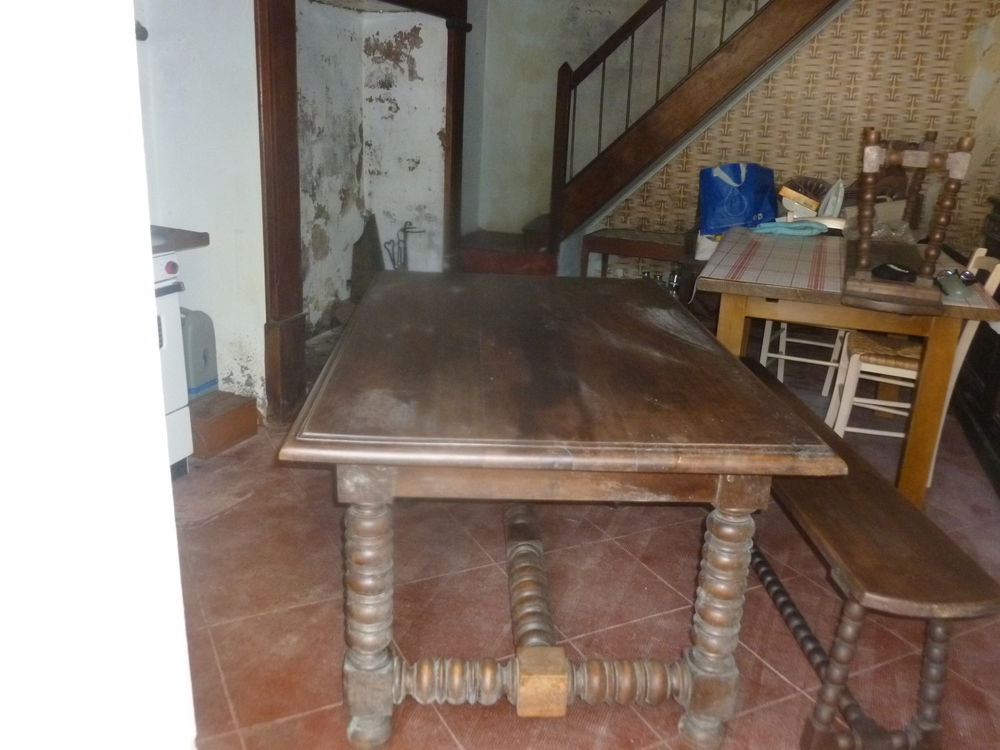 TABLE MASSIVE + 2 BANCS Meubles