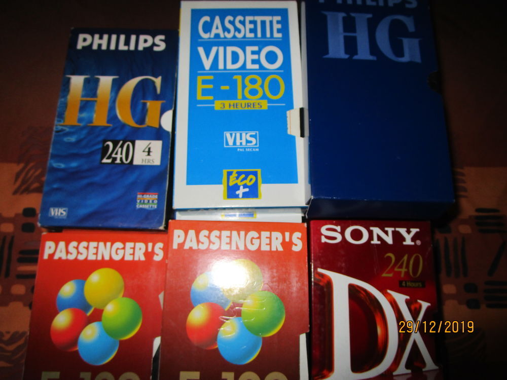lot de 28 cassettes VHF neuves &agrave; enregistrer DVD et blu-ray