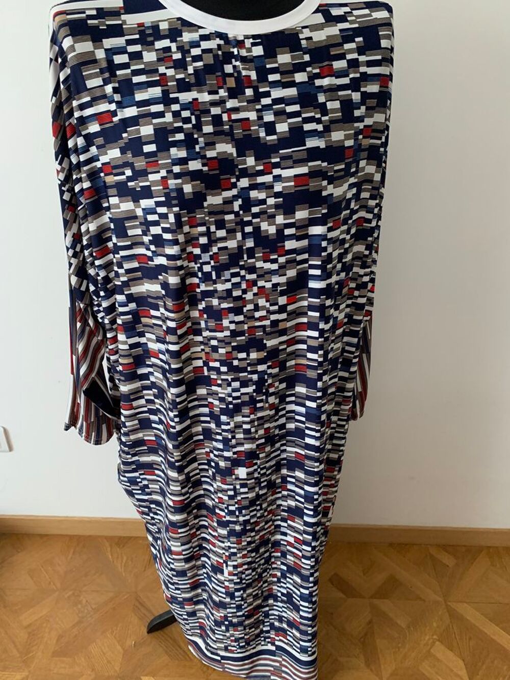 robe &agrave; manches longues taille 56/58 Vtements