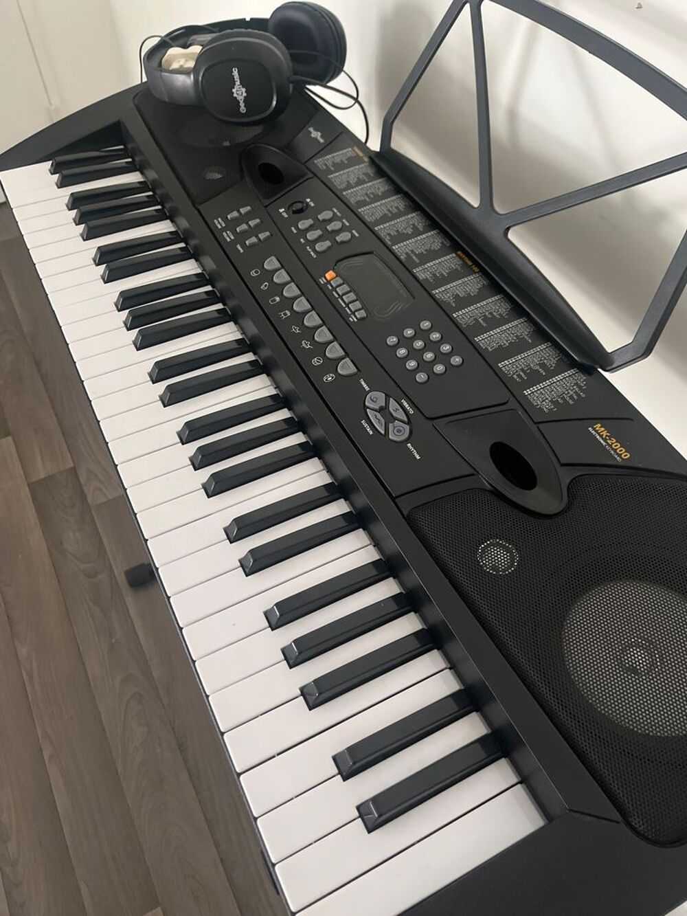 synthe piano avec pied et casque Instruments de musique
