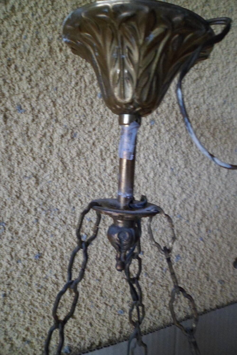 Luminaire suspension bronze avec globe blanc Dcoration