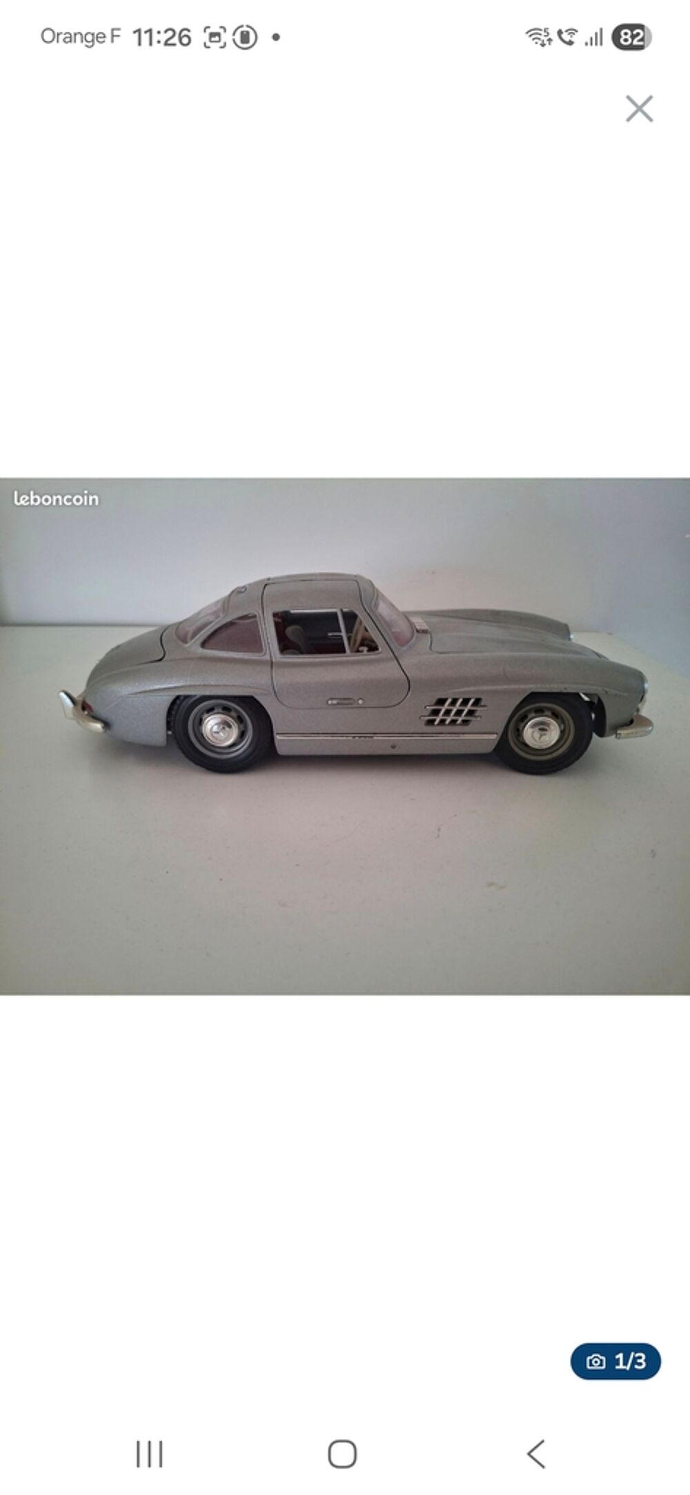 Voiture miniature de collection grise Mercedes 300 SL 