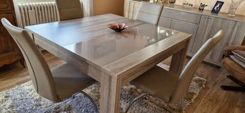 Table salle  manger carre, plus chaises  1.25 x1.25 140 Trlissac (24)
