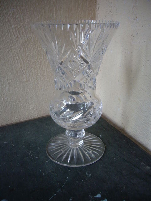 Vase en Cristal sur pied + taill main  15 Bouxwiller (67)