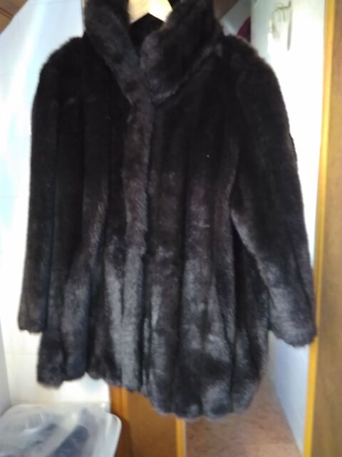 manteau fourrure synth�tique baisse prix 70 Brive-la-Gaillarde (19)