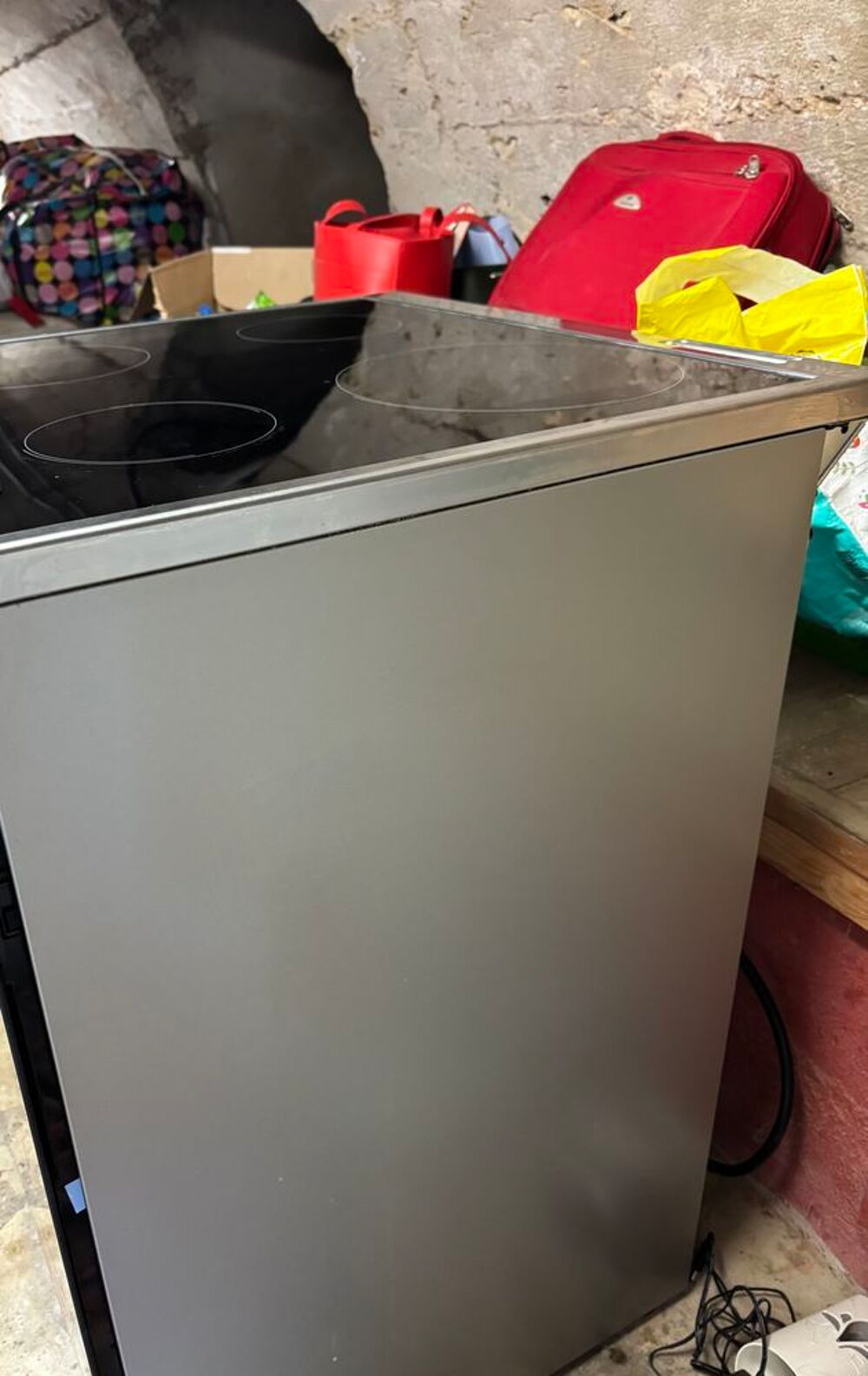 Gazini&egrave;re vitro c&eacute;ramique indesit Electroménager
