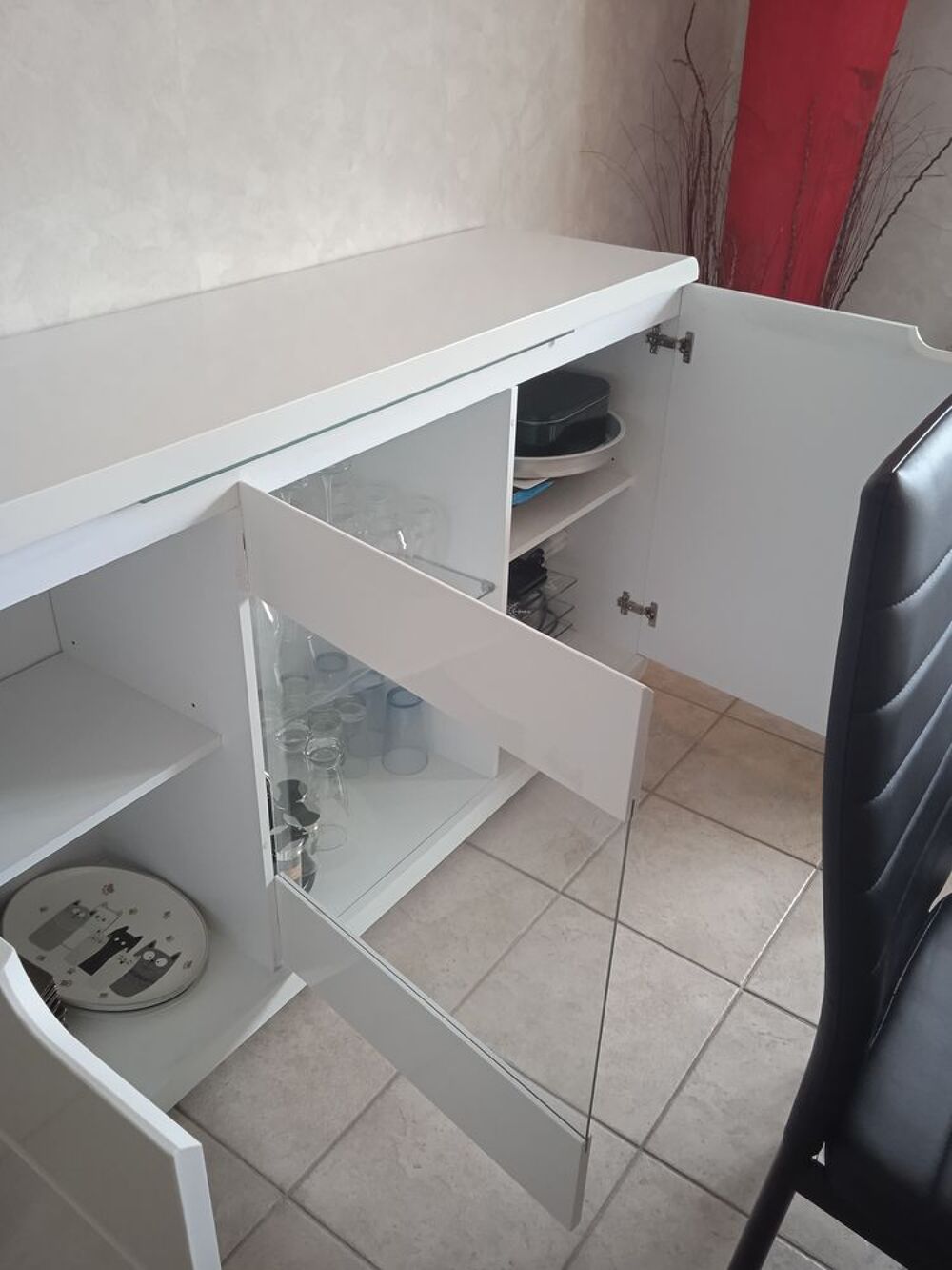 Table &agrave; manger + chaises + buffet Meubles