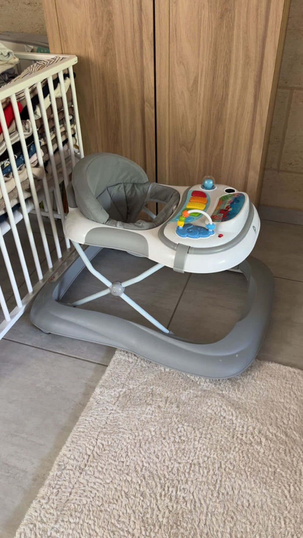 trotteur b&eacute;b&eacute; de la marque pr&eacute;maman Puériculture