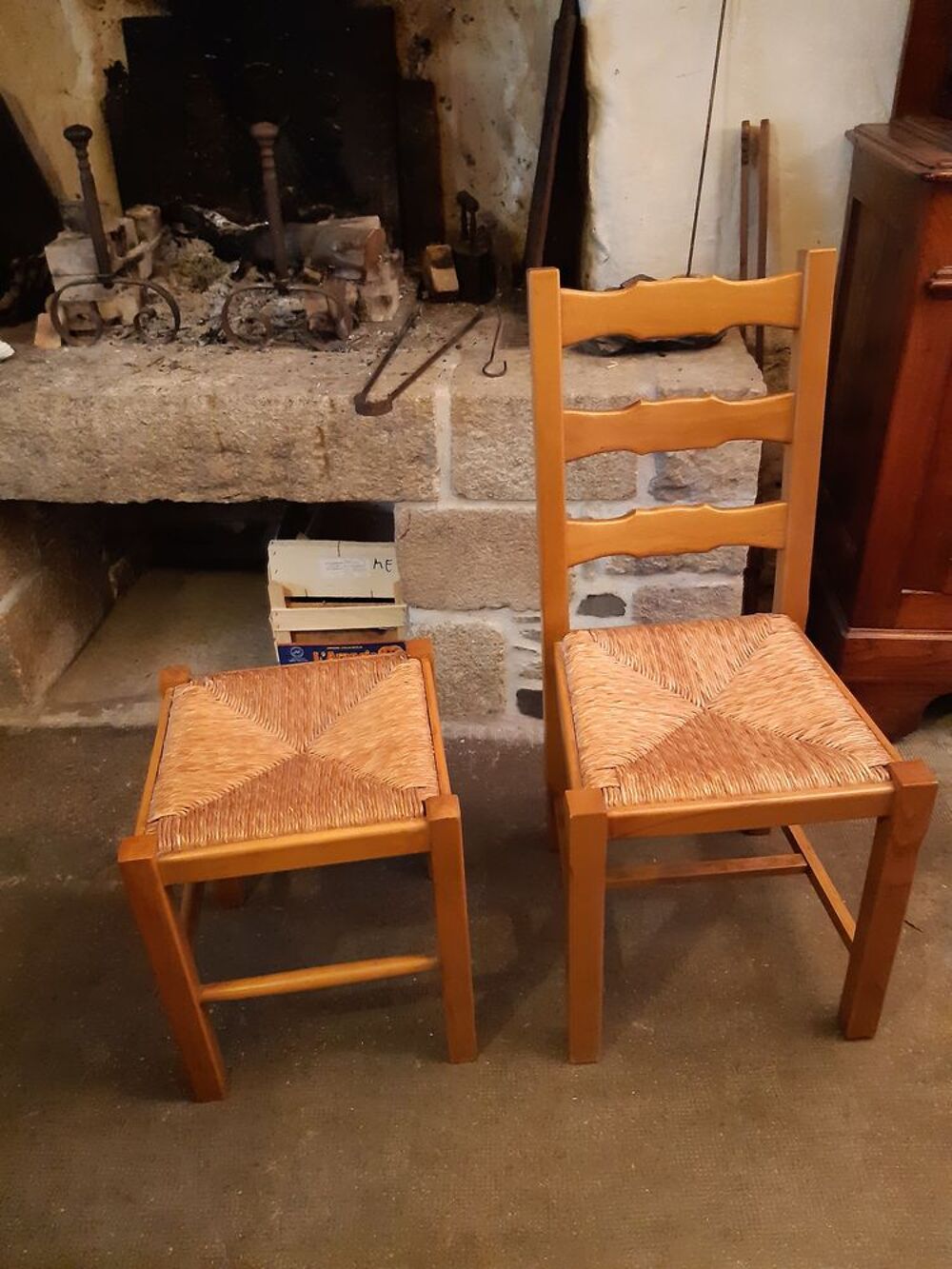 Lot chaise plus tabouret Meubles