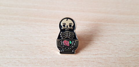 broche badge pins pin's
matriochka tête de mort squelette 
5 Carnon Plage (34)
