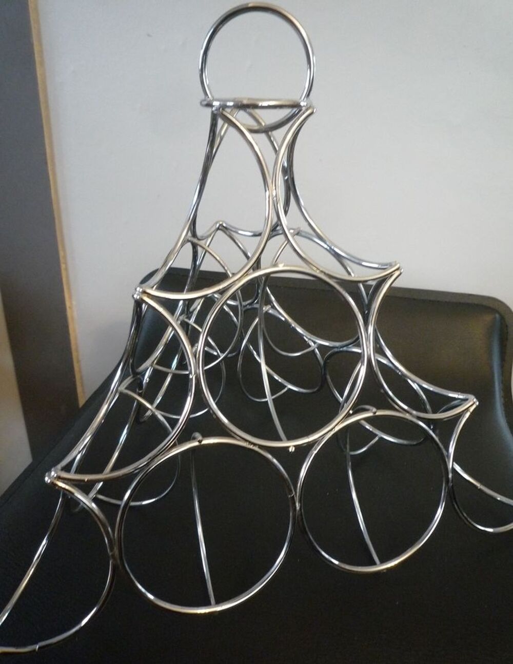 Pyramide Porte Fruits en fil m&eacute;tal chrome Décoration