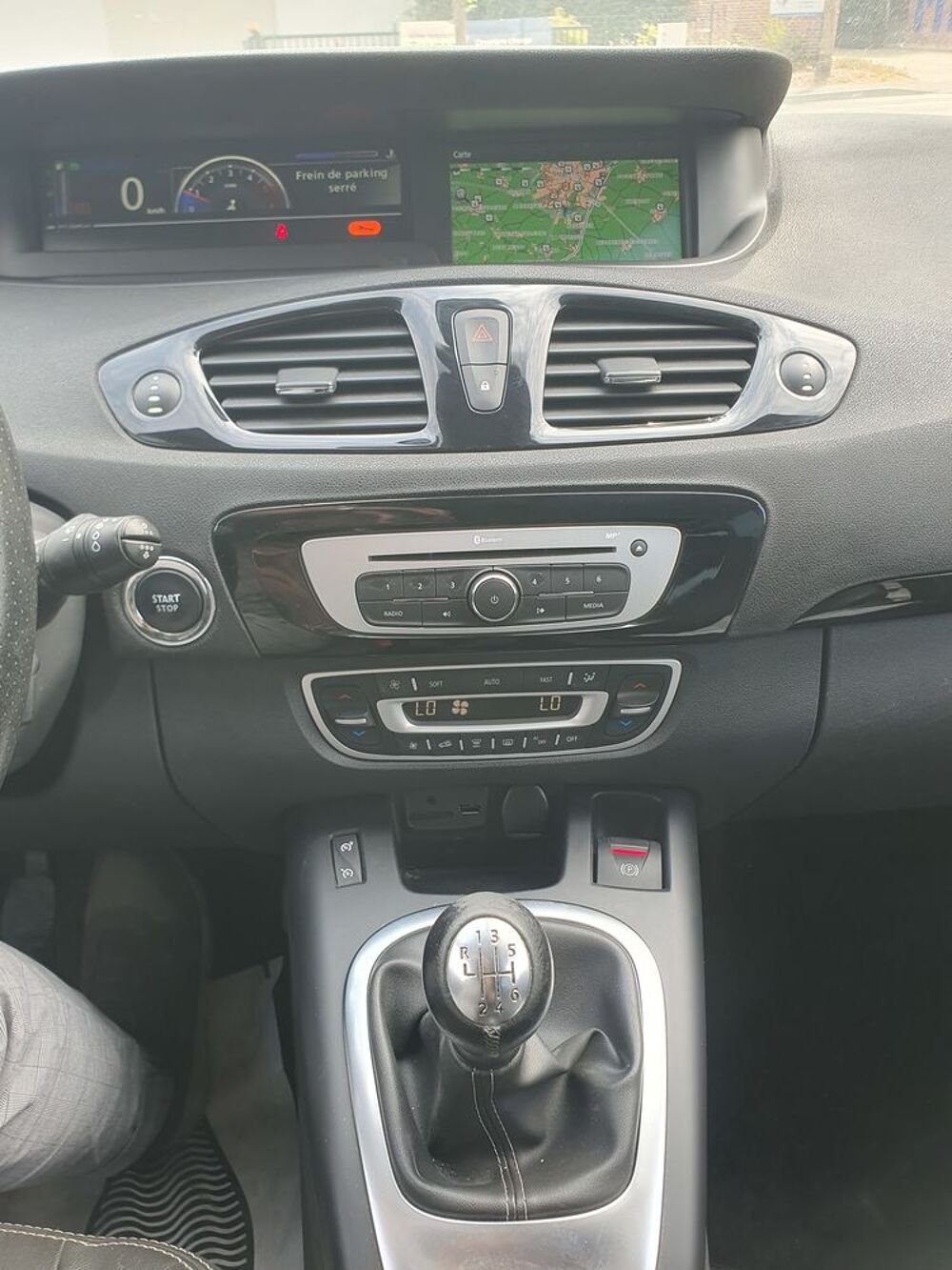 Grand Sc&eacute;nic III Grand Sc&eacute;nic dCi 130 Energy FAP eco2 Bose Edition 7 pl 2015 occasion 28000 Chartres
