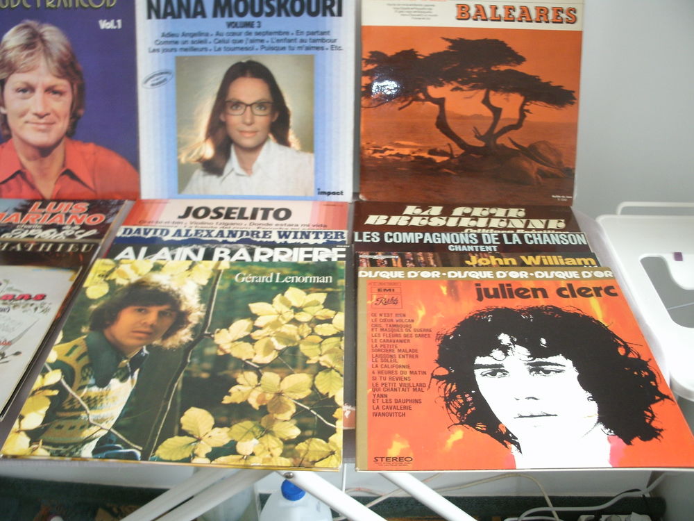 Plusieures vinyles grand forma et 45 tours bon &eacute;tat 
CD et vinyles