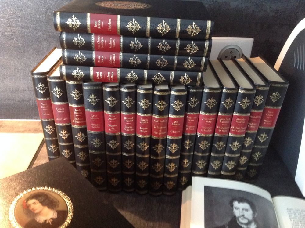 Tr&egrave;s belle collection de livres anciens . Livres et BD