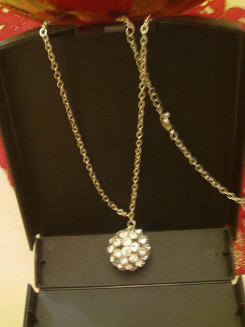 Cinq ensembles de jolis bijoux N&deg; 1375 Bijoux et montres