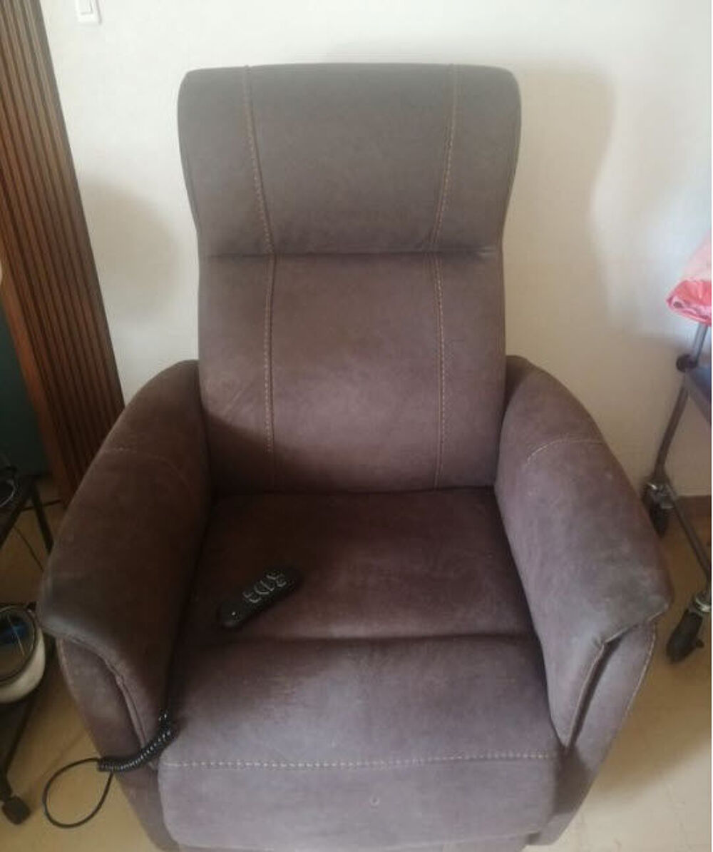 Fauteuil &eacute;lectrique inclinable et d&eacute;clinable Meubles