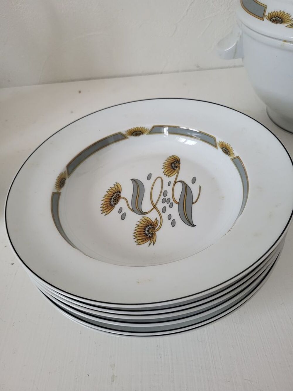 Ensemble porcelaine Coquet. 