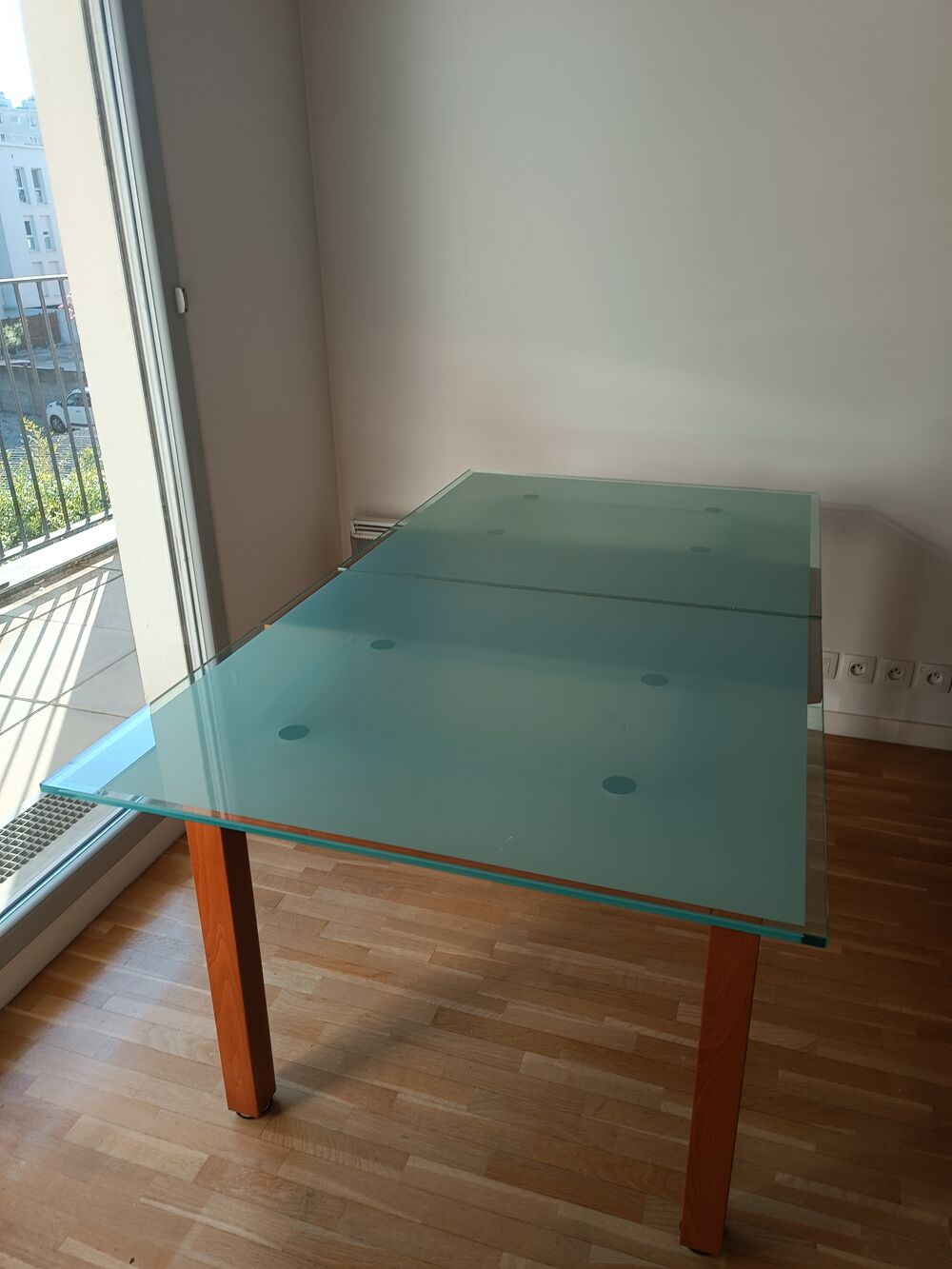 Table Calligaris en verre temp&eacute;r&eacute; avec pieds en bois Meubles