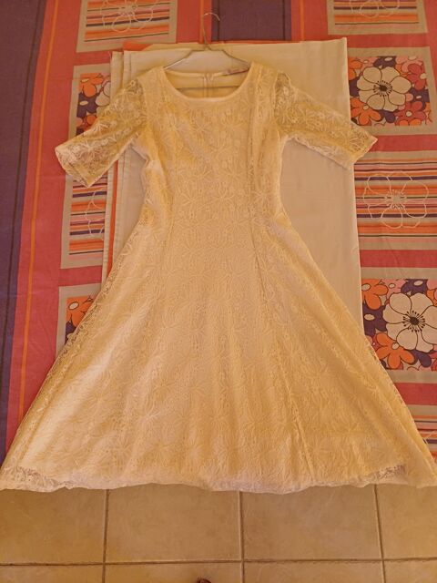Robe dentelle de Paris 25 Bois de Nèfles Saint Paul (97)