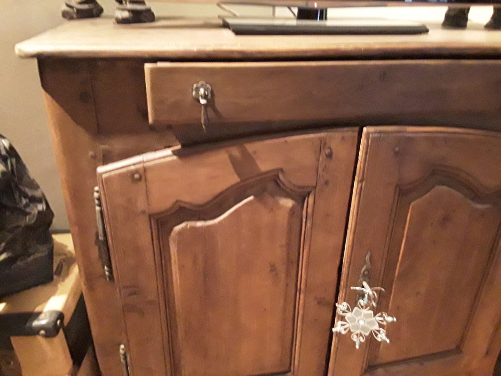 Bahut ancien e noyer Meubles