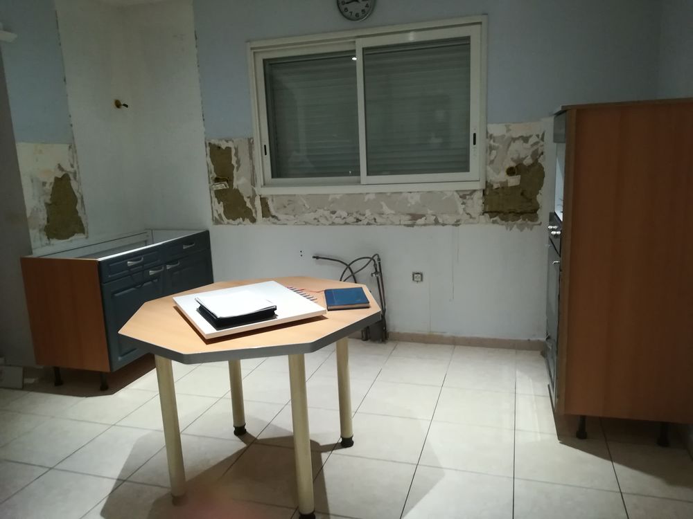 TABLE DE CUISINE Meubles