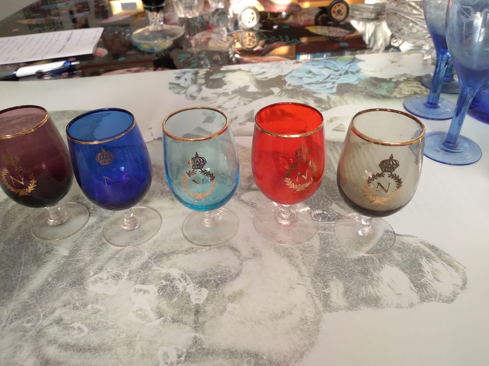 5 verres &agrave; liqueur couleur N napoleon 10€ les 5 Décoration