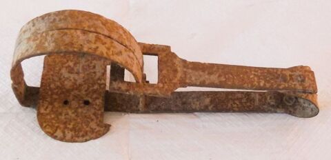 petit pi�ge en fer forg� 20 Saint-Pour�ain-sur-Sioule (03)