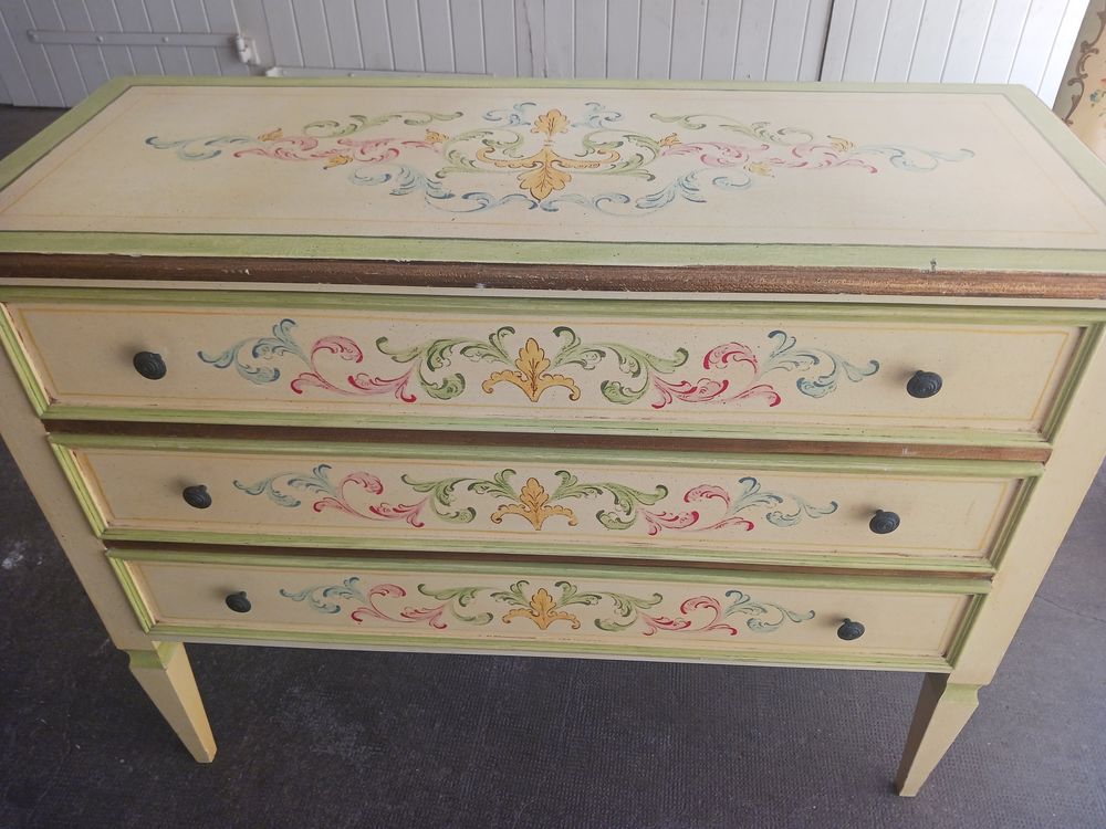3 petits meubles peints style venitien Meubles