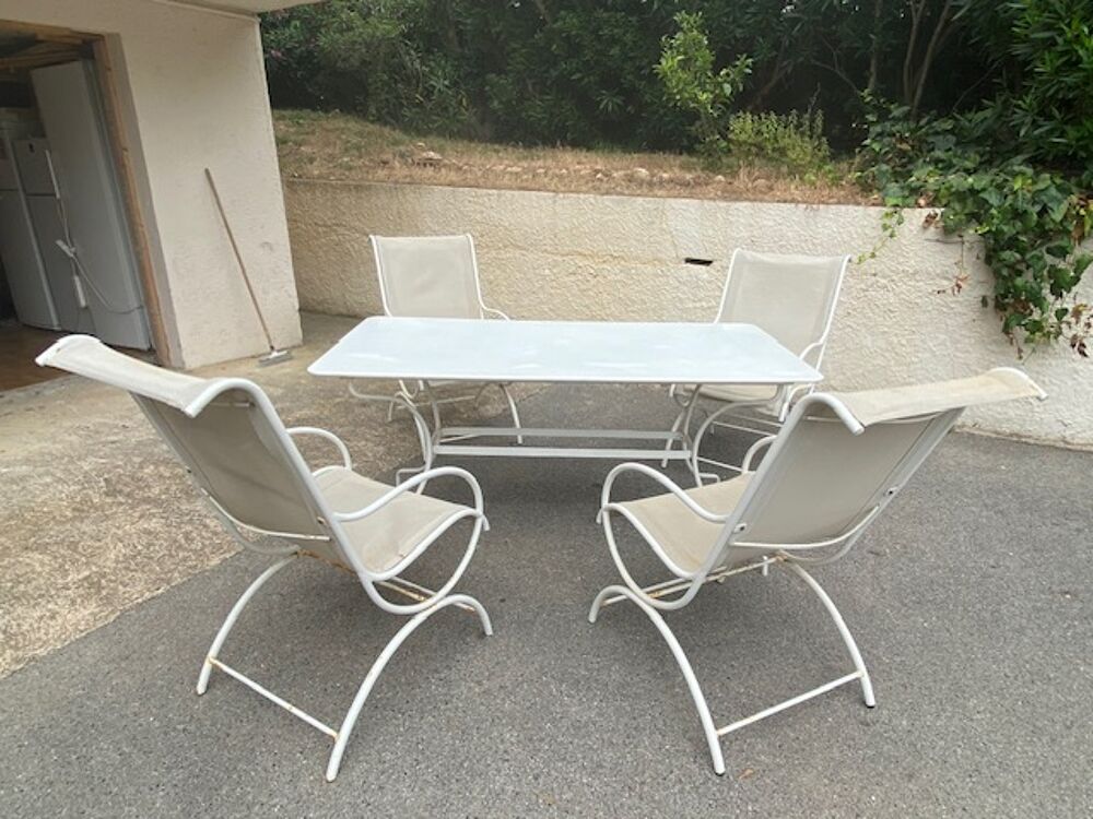 Table de jardin avec fauteuils Meubles