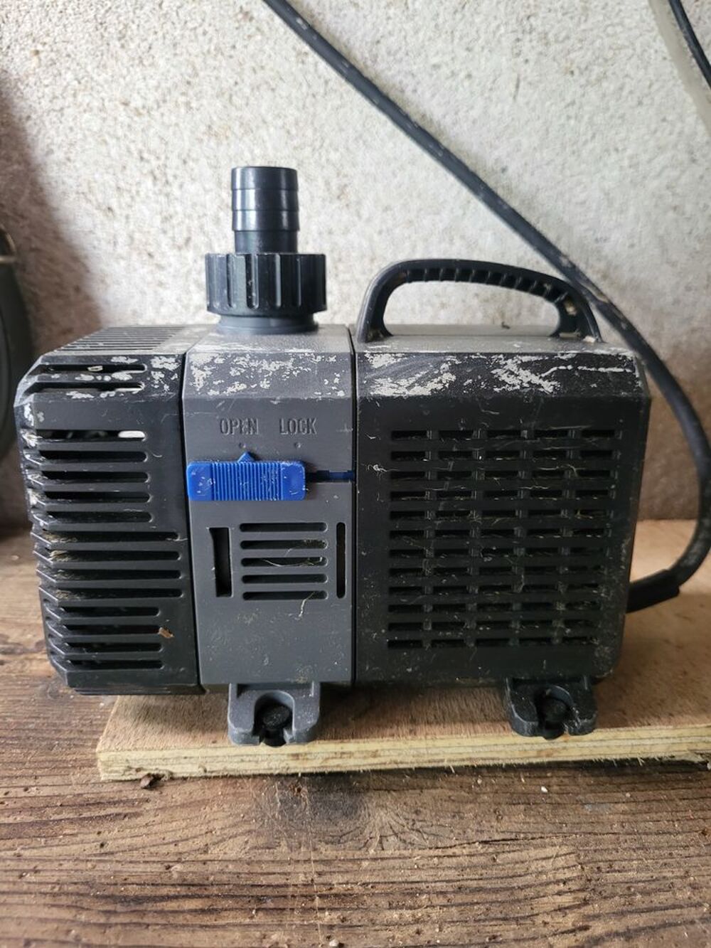 Pompe de relevage pour cascade bassin ext&eacute;rieur Jardin