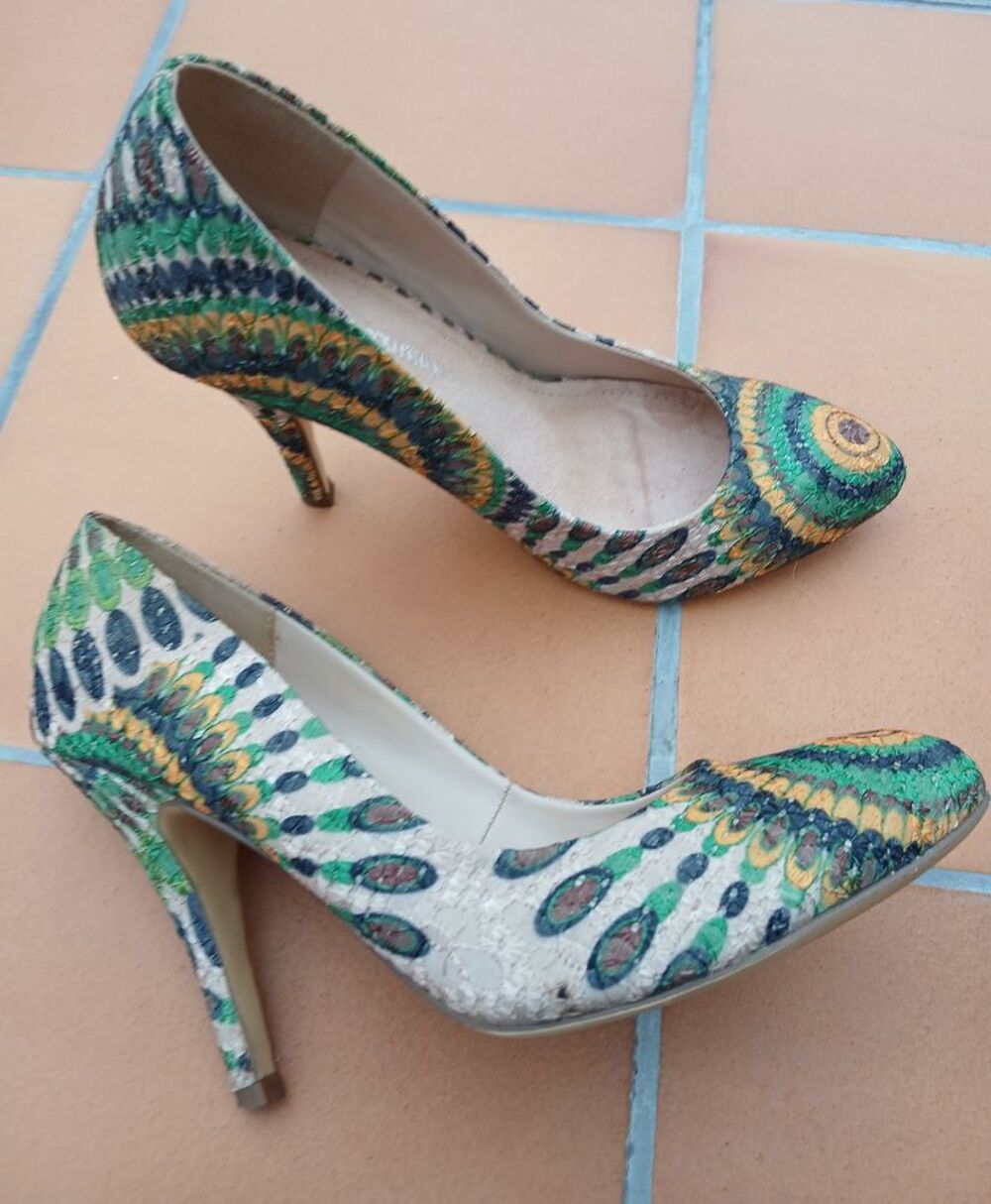 Escarpins talons fins pointure 39 (pieds fins) Chaussures