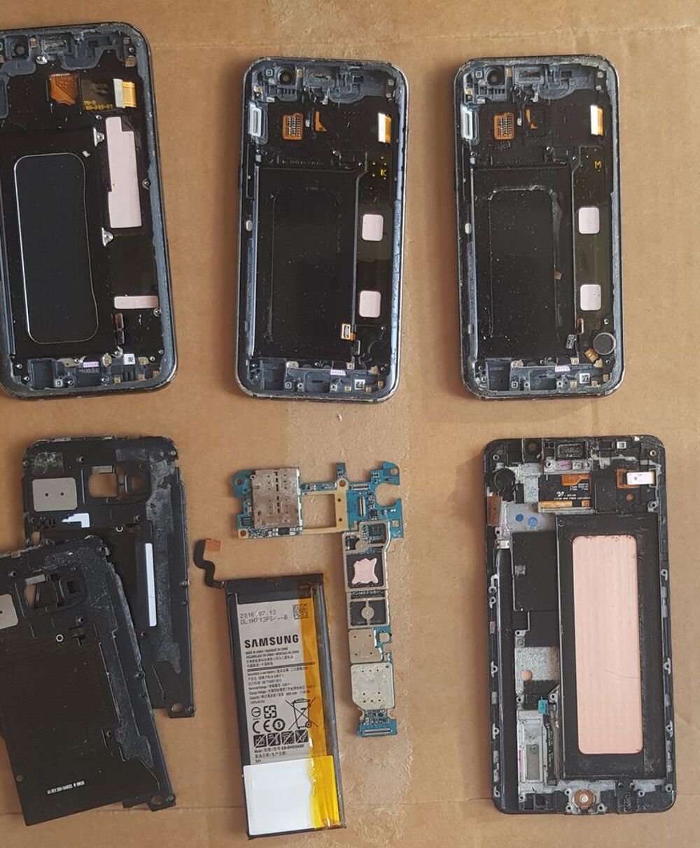 Lot tablettes pour pi&egrave;ces 17 Téléphones et tablettes