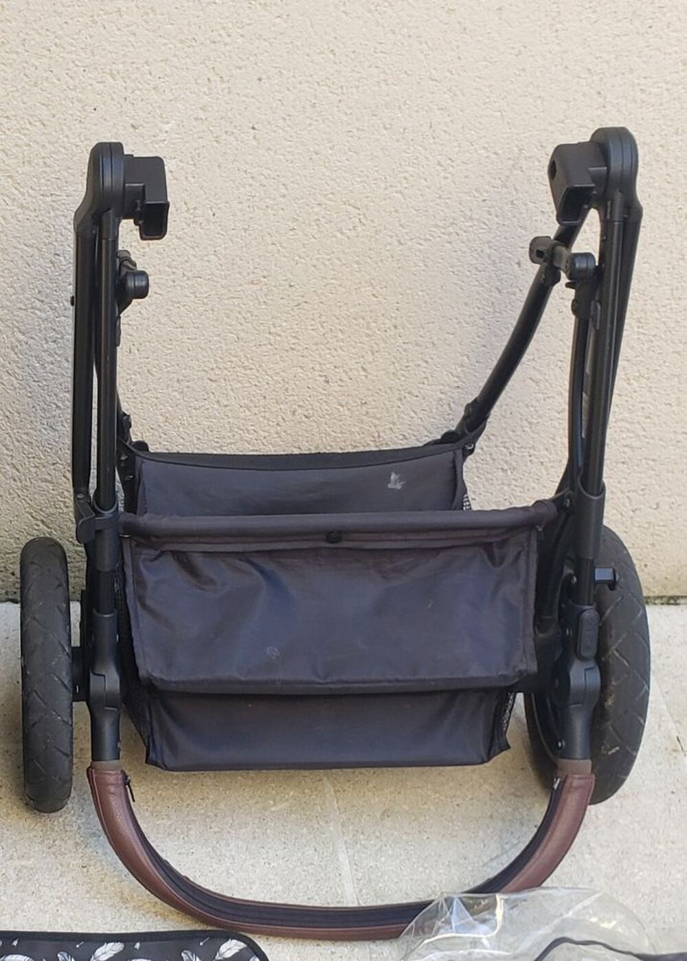 Poussette + si&egrave;ge auto + pneus neufs etc Puériculture